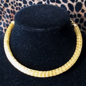 Goldtone chocker - USED